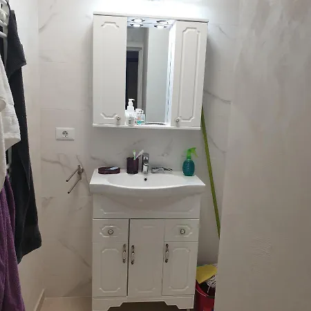 Garsoniera Edy דירה *